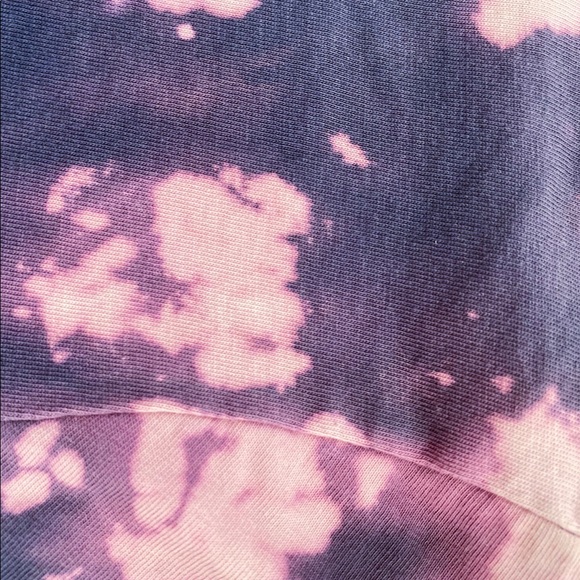 Wilfred Aritzia Cropped Boxy T-Shirt Bleach Dyed Pink and Purple - Picture 4 of 5